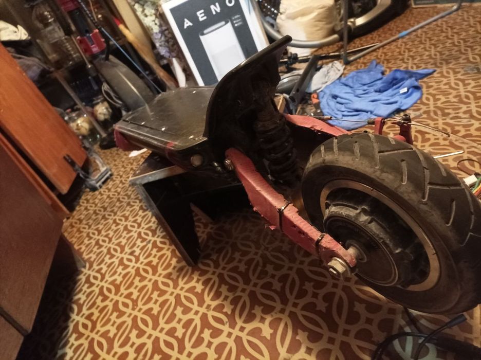 Продам электросамокат куго г1