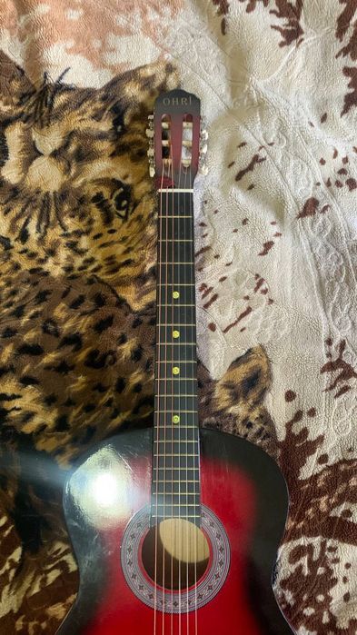 Продаётся классическая гитара