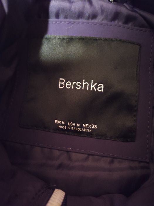 Vând geacă mov Bershka