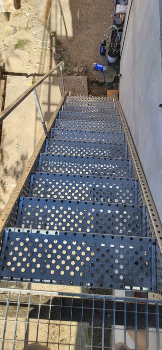 Scări metalice galvanizate la orice demisiune asiguram transport ori u