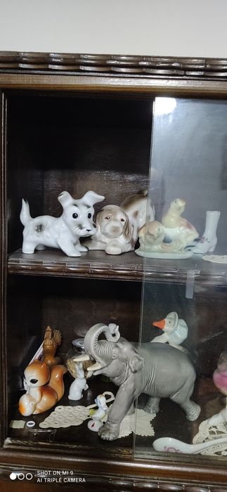 Vând colecție diverse figurine din ceramică vechi.