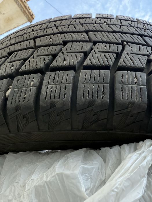 Продам Зимние шины YOKOHAMA