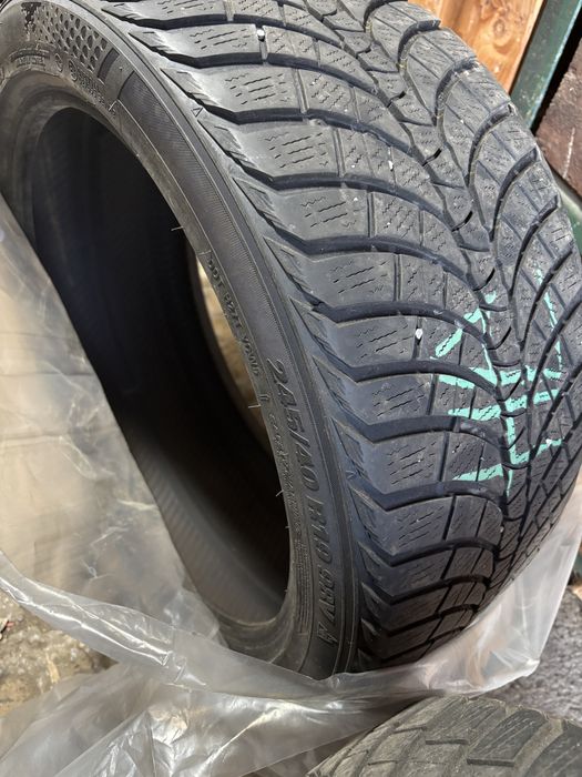 KUMHO wintercraft WP71 245/40/19
