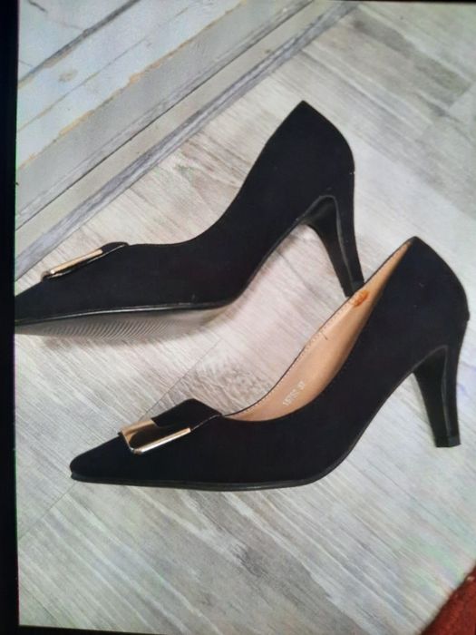Продаются женские туфли