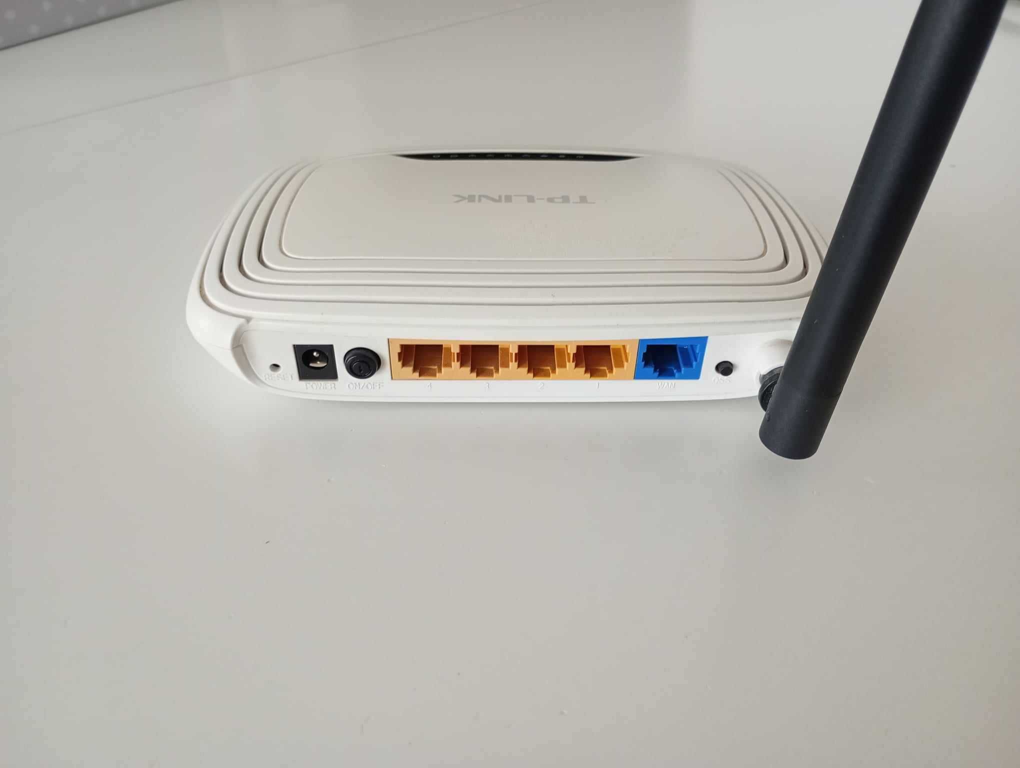 Wi Fi Router TP-Link TL-WR740 150 Mbps Използван Със Зарядно