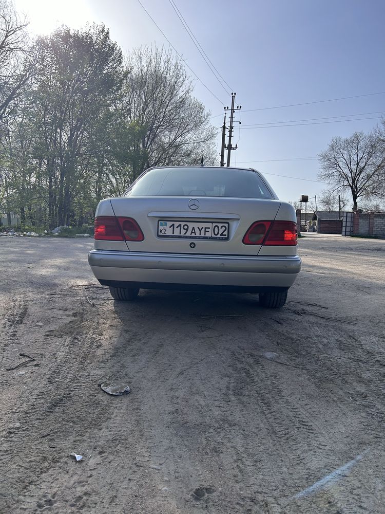 Продам мерседес w210