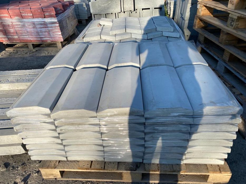 Capace Albe / Gri Antracit pentru Stalpi, Coame gard, din beton