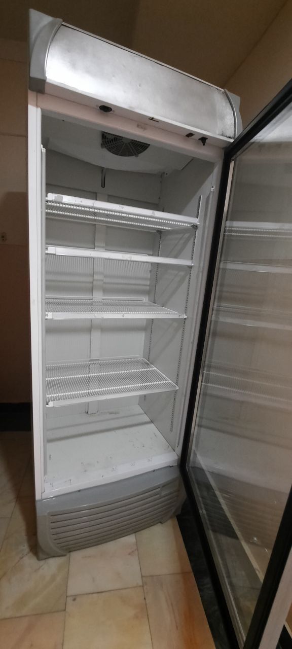 Холодильник Ветрина