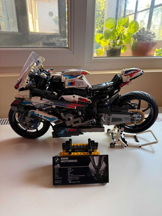 LEGO® Technic 42130 - BMW M 1000 RR
