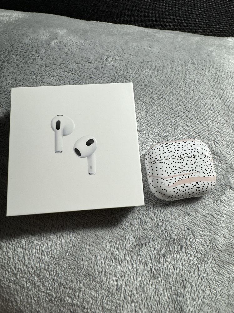 Air pods 3 lightning case