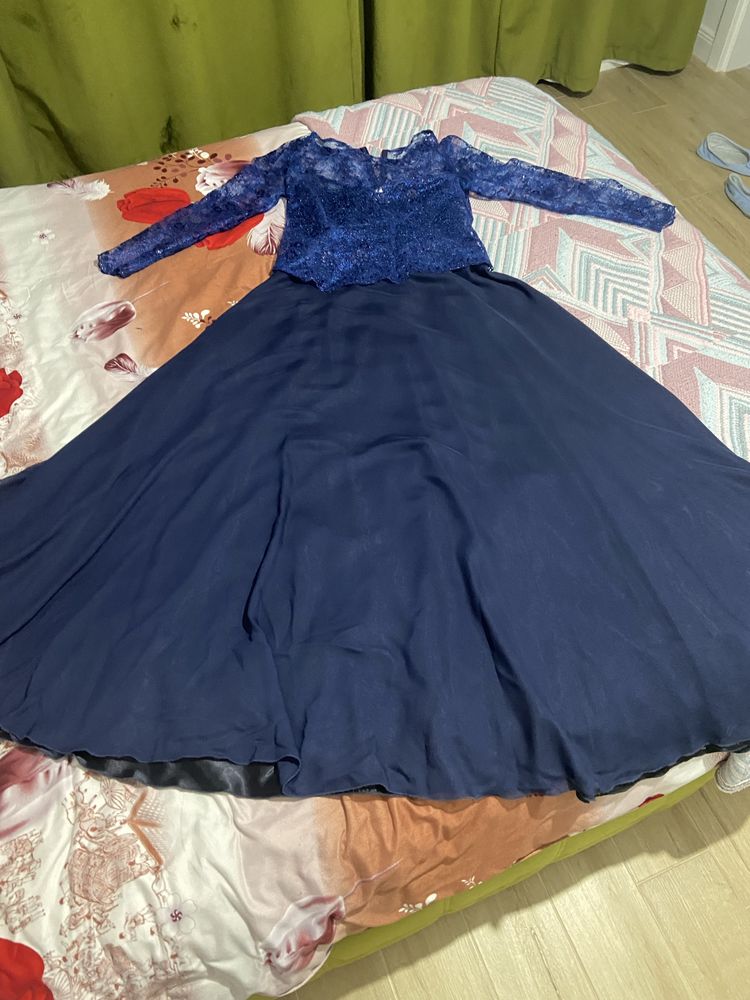 Vand rochie de gală