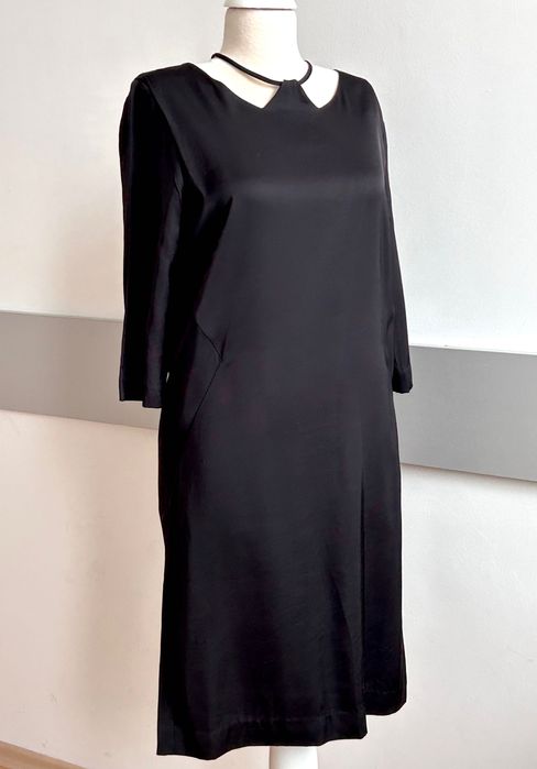 FAM авангардна нтереса черна рокля