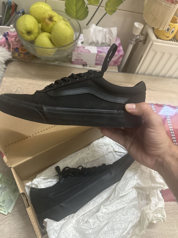 Vans noi nepurtati 44