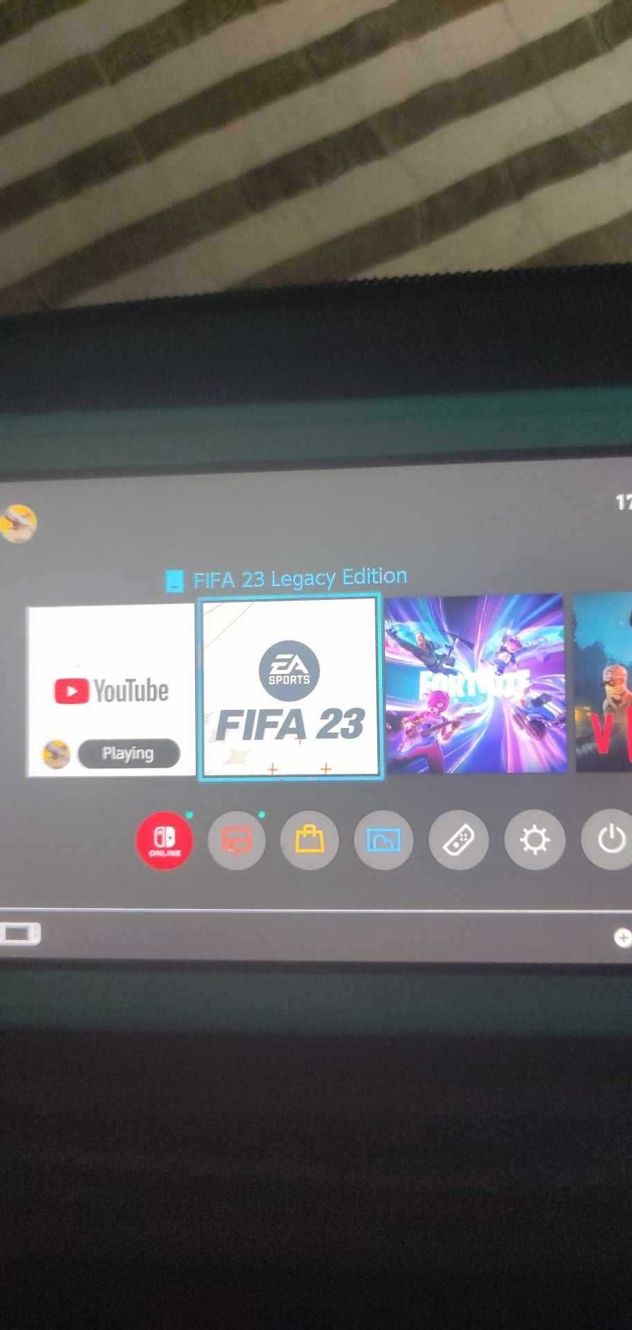 Salut vând Nintendo siw lite cu FIFA 23 pe el sau dau la schimb cu sct