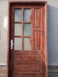 Vând ușa din lemn