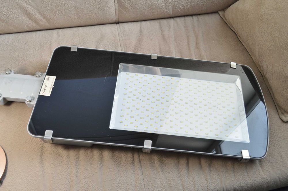 Улична диодна лампа прожектор V-tac 120 вата, модел vt-15120st