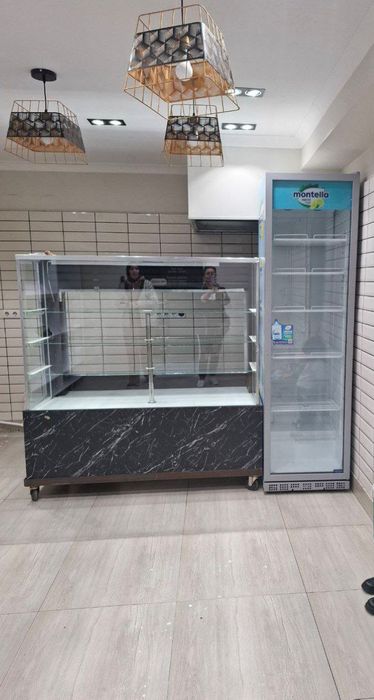 Витриный холодильник