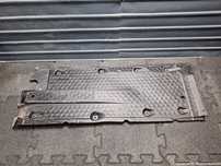 Scut podea Stanga SEAT LEON II (1P1) [ 2005 - 2013 ] TDI (BKC, BLS, BXE) 77KW|105HP OEM 1K0825211