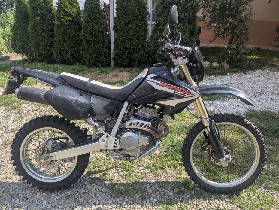 Motocicleta honda XR 250 enduro si supermoto A2