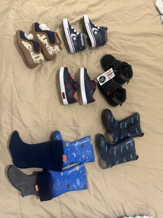 Продавам различни модели детски обувки