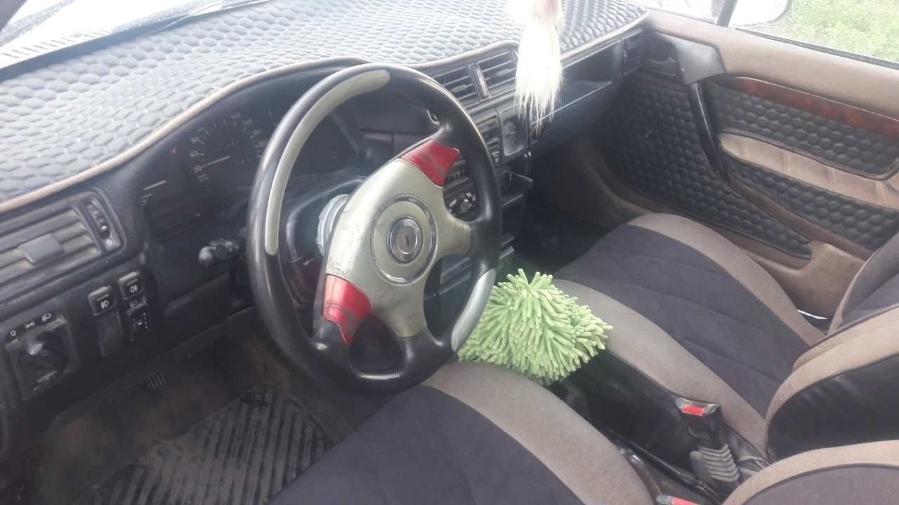 Volkswagen golf sotiladi