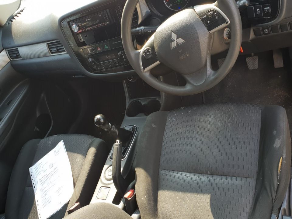 Dezmembrez Mitsubishi Outlander 3 2012-2016 motor 2.2di-d 115kw 150cp cod 4n14 cutie de viteze 6 trepte 4X4 usa portiera stanga dreapta fata spate planetara fuzeta dezmembrari