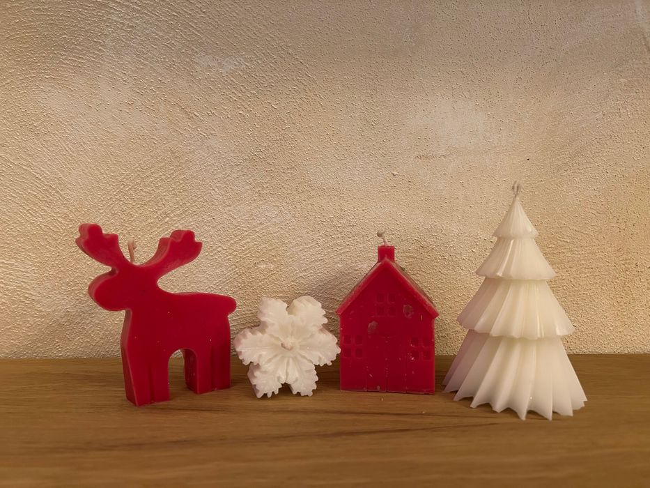 Коледни свещи и комплекти