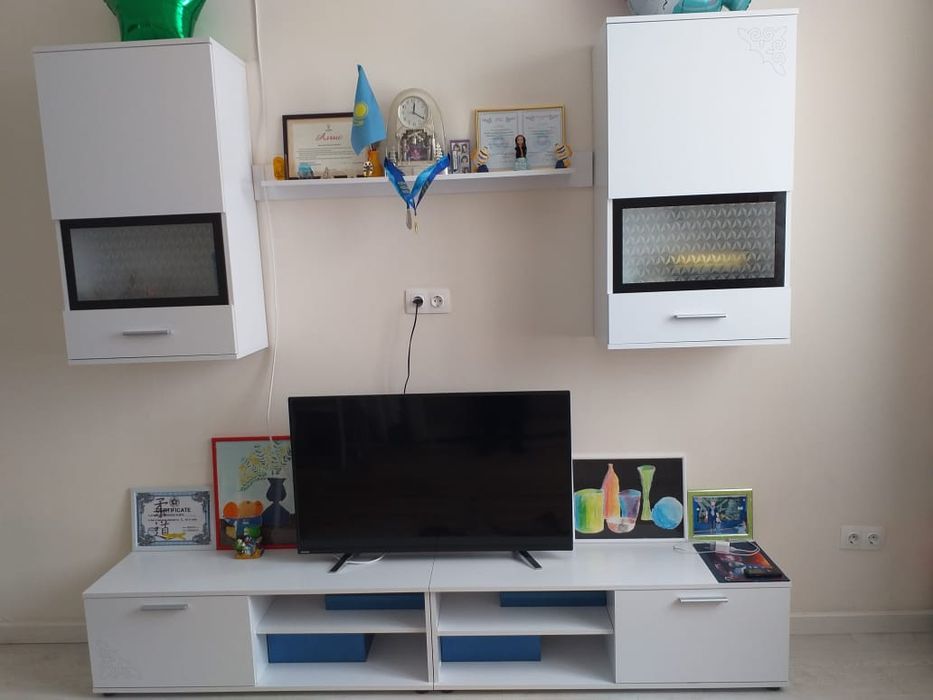 Стенка белая гостиную