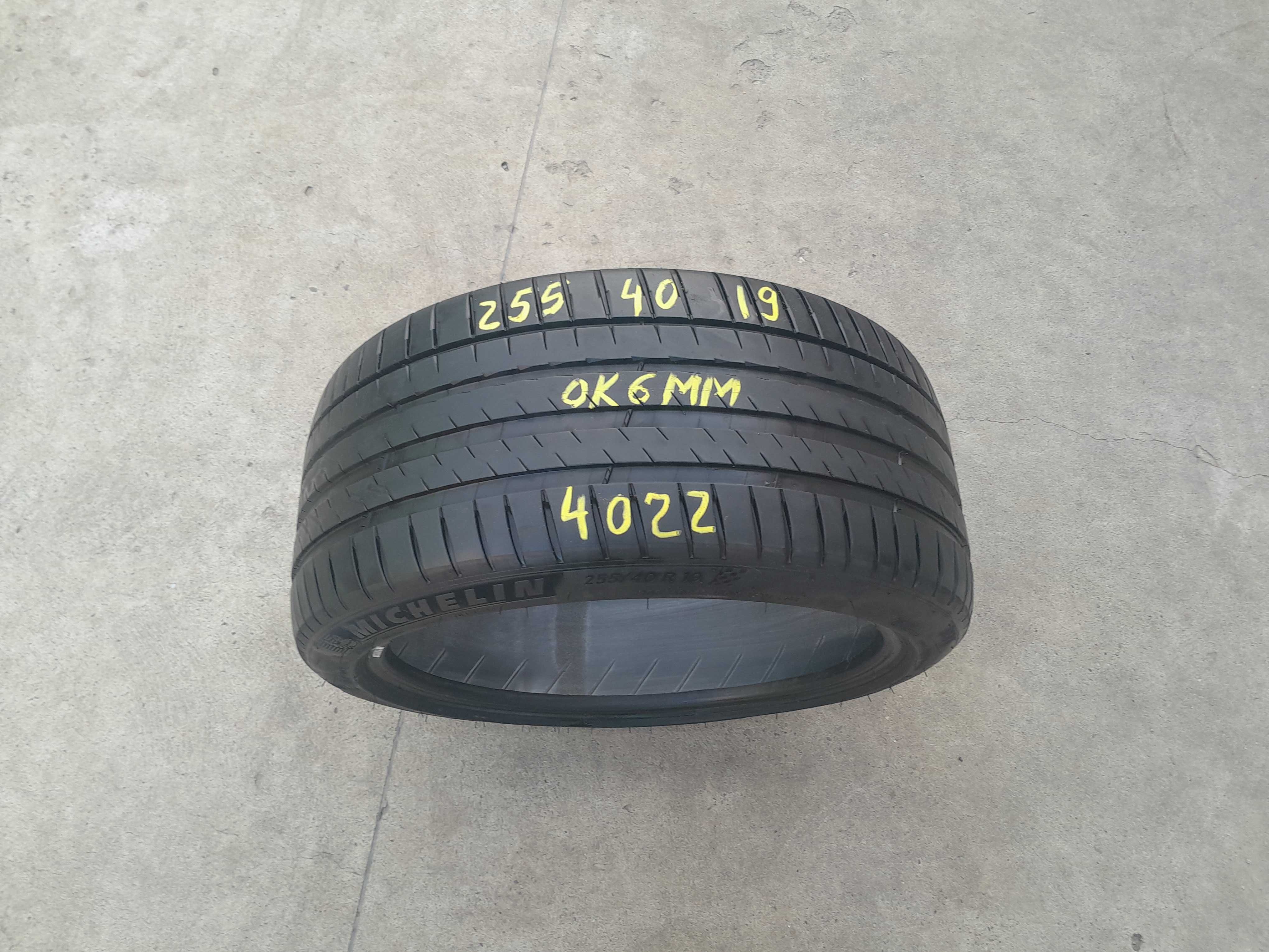 O anvelopa de vara 255 40 19 michelin pilot sport 4 dot 4022