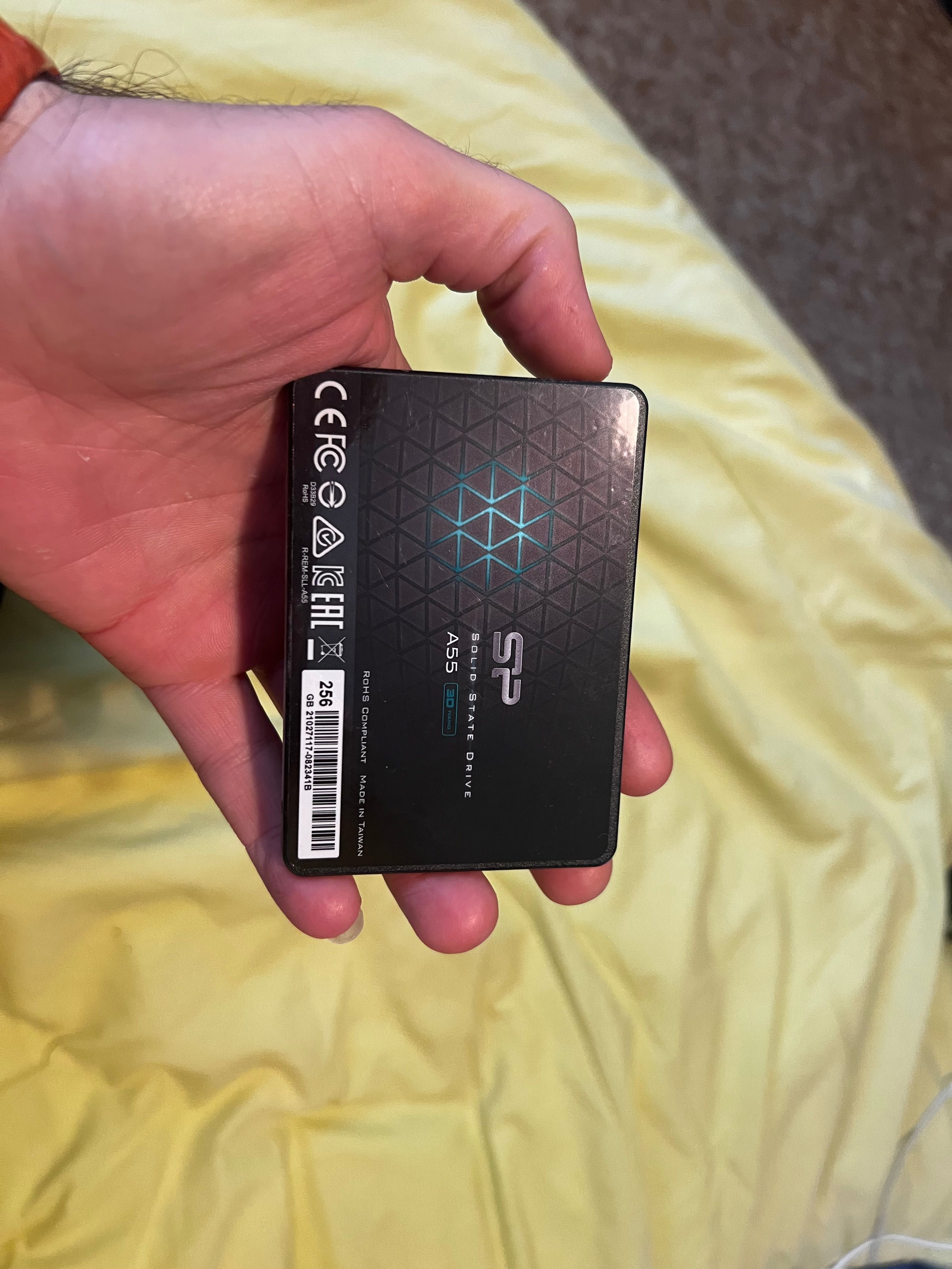 SSD хард диск - 256 GB