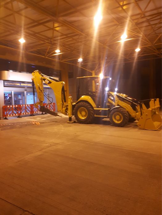 Execut lucrari cu buldoexcavator