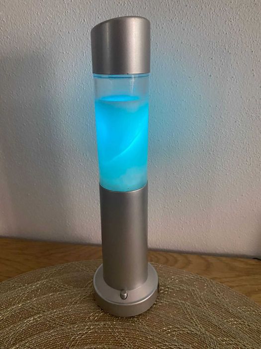 Veioza/lampa lava LED, verde/albastru/mov/tucuoaz, cu incarcator, 22cm