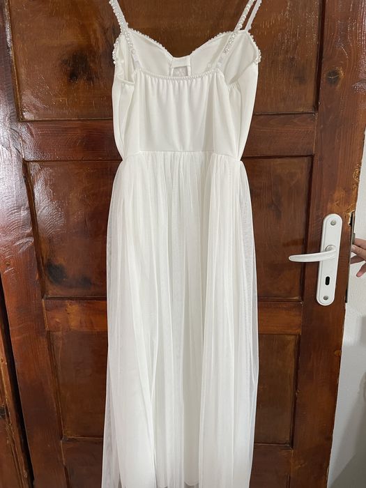 Бяла сватбена рокля