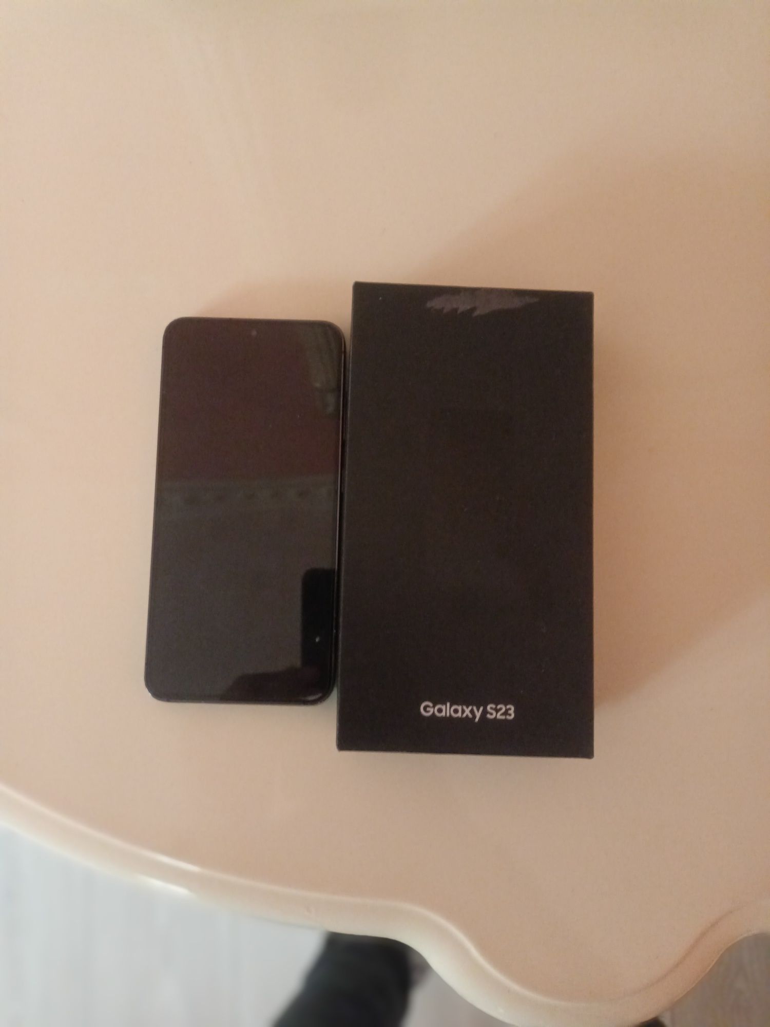 Samsung s23 la cutie