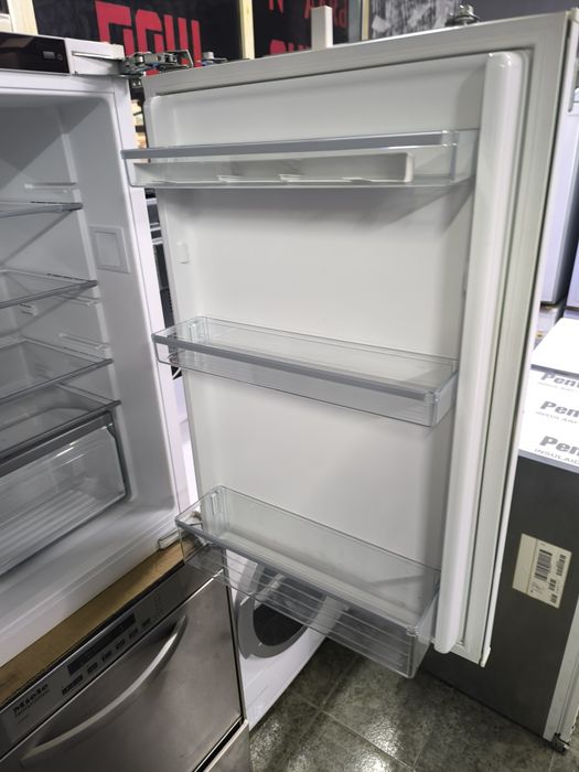 Хладилник Miele K7103D за вграждане.