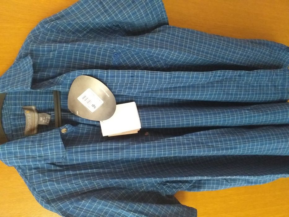 Cămăși noi cu eticheta