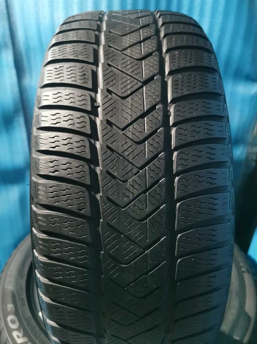 225 50 17 pirelli runflat m+s 4 buc