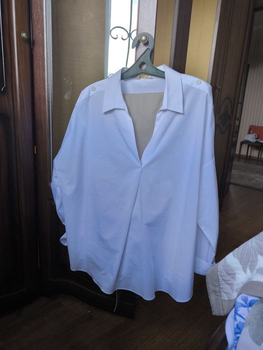 Рубашка белая женская и брюки бежевого цвета 48-50 размер оверсайз