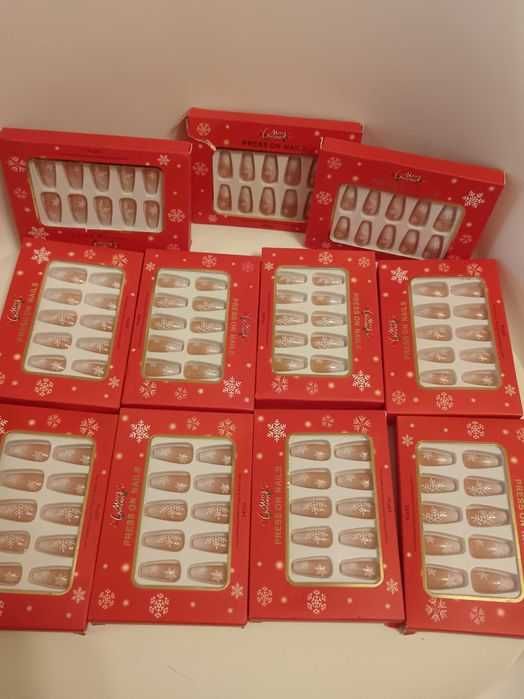 Manichiura unghii false