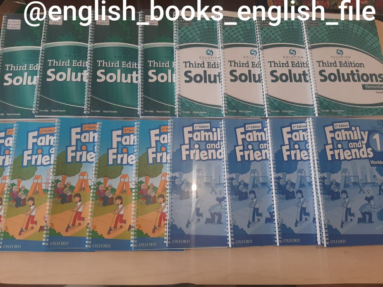 Английский книги. Family and friends. Solutions. English file. Headway