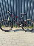 Bicicletă full suspension