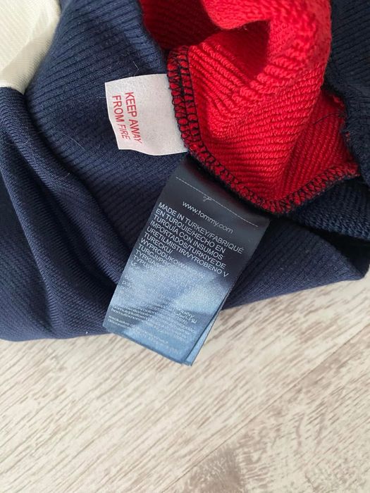 Pulover nou copii Tommy Hilfiger. NOU, cu eticheta. 7 ani 122 cm