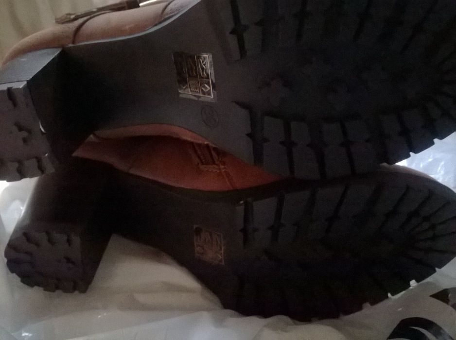 Ghete imblanite sus noi, nepurtate