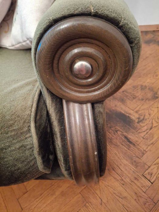 ПОДАРЯВАМЕ холна гарнитура