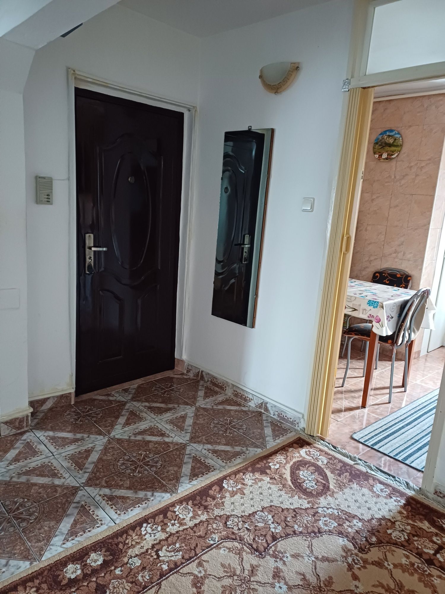 De vânzare apartament cu 4 camere