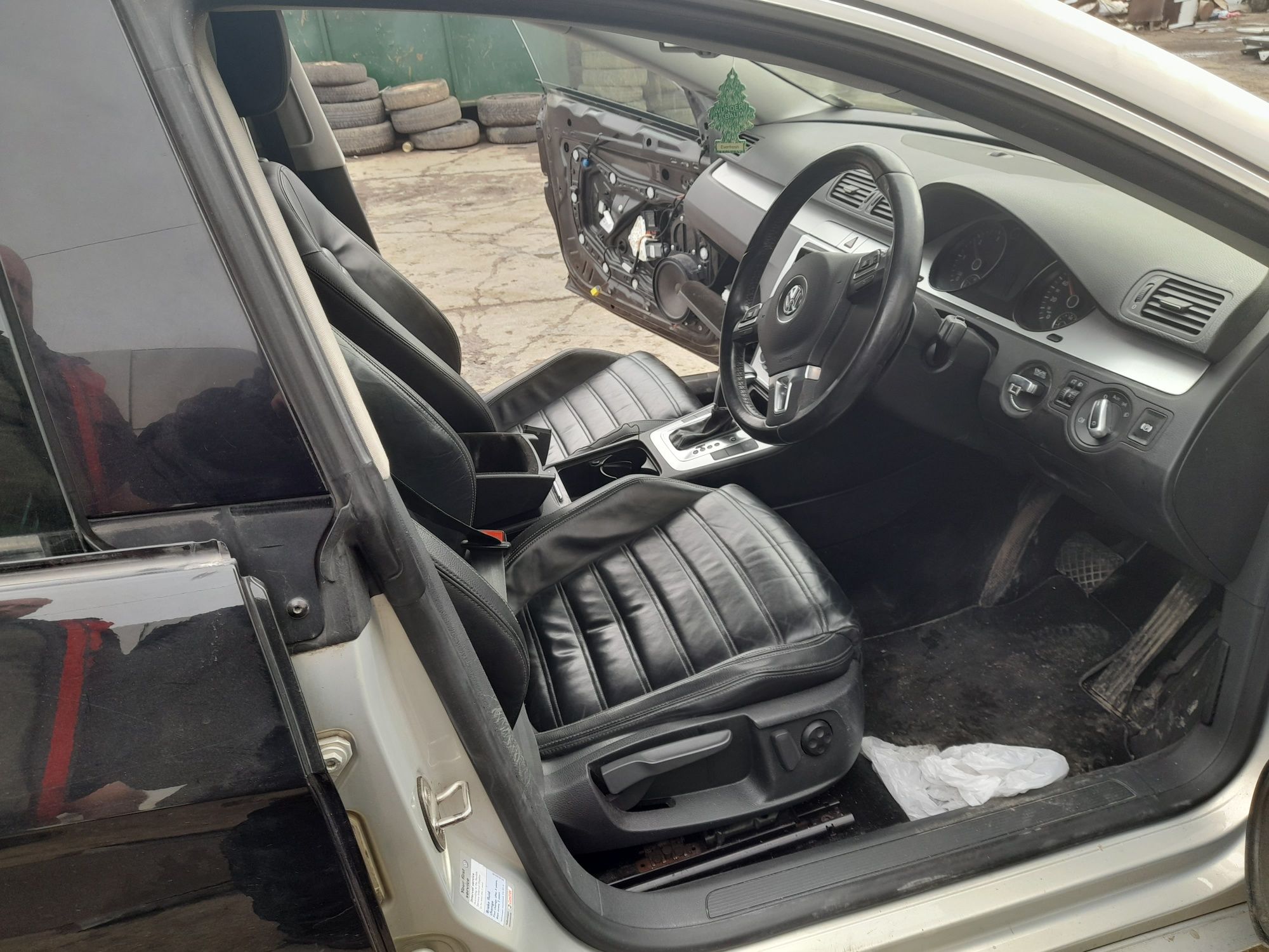 Dezmembrez vw cc 2010
