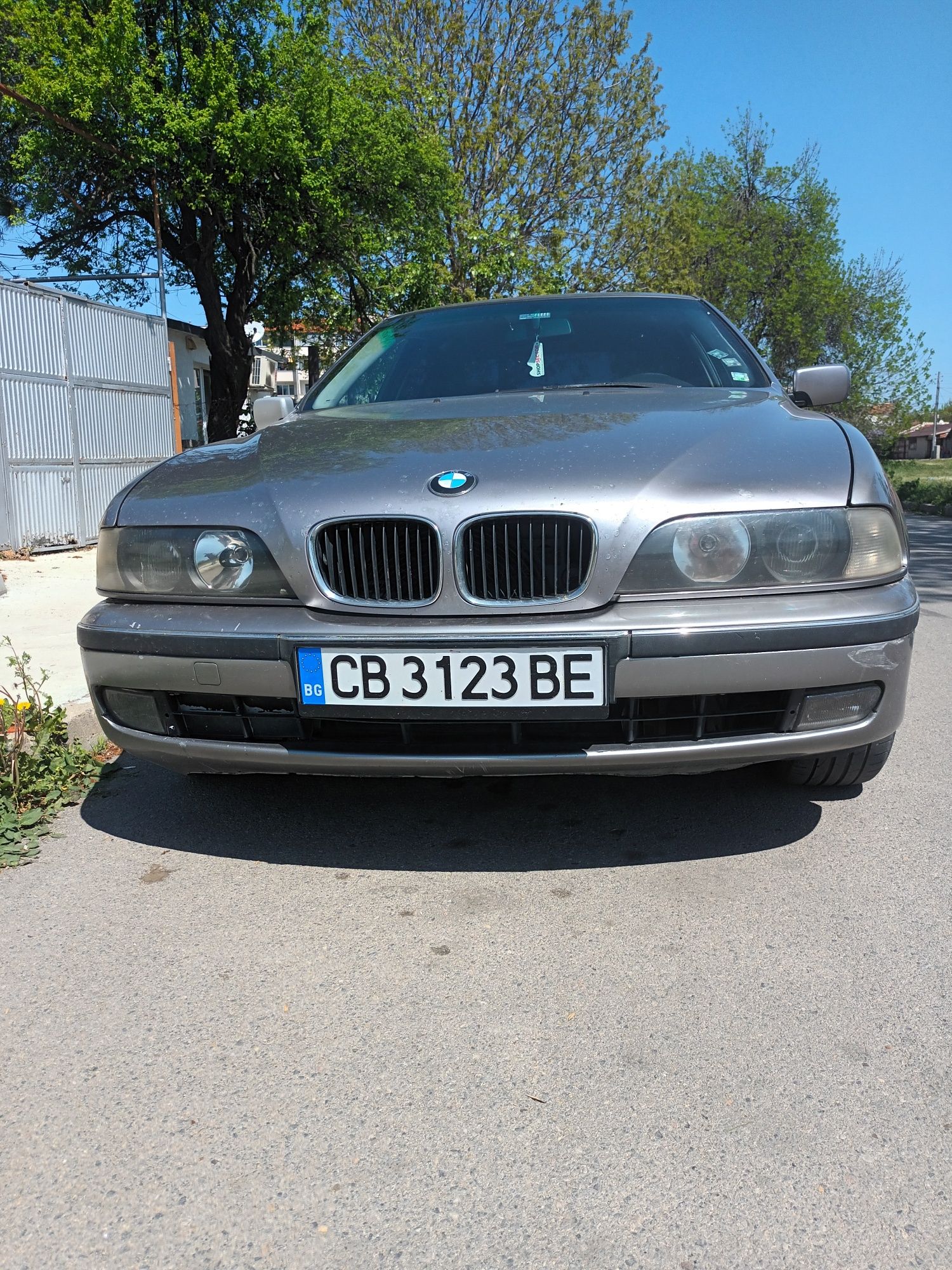 Продавам BMW 523 I