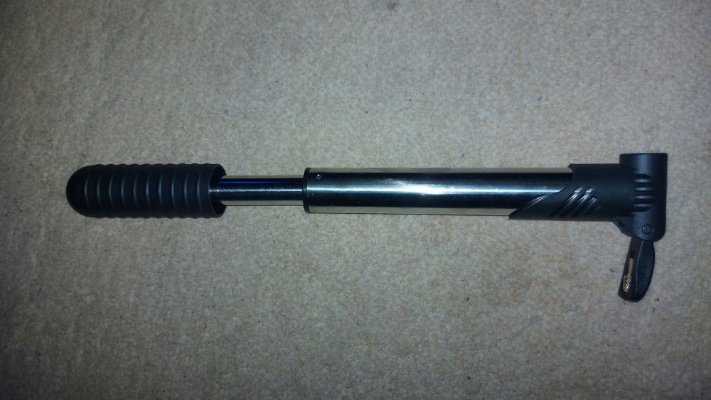 Vand 1 buc.pompa de bicicleta