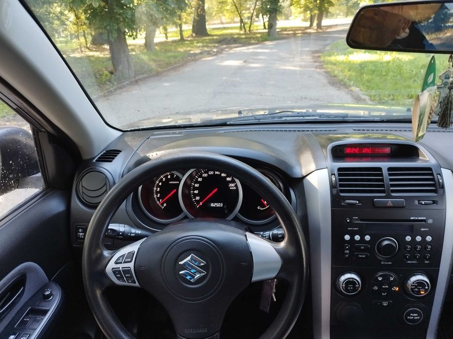 Vând Suzuki Grand Vitara 1.6 benzină, 4x4 , 2007, AC, ESP OFF, 2+1 uși