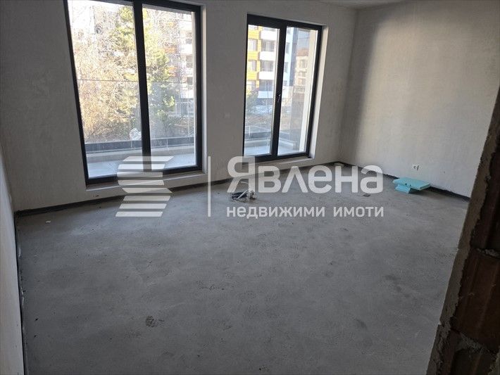 "Явлена" предлага голям четиристаен непреходен апа